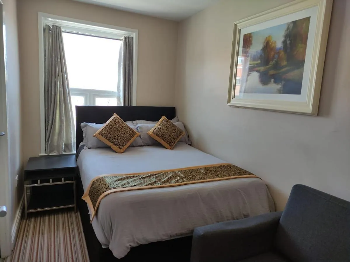 Double Bedroom Studios Dublin 3*,